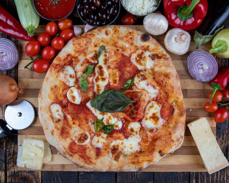 Poza Pizza Vesuviana medie